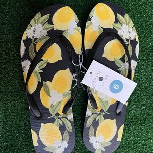 Women’s Shade and Shore Flip Flops- size 6